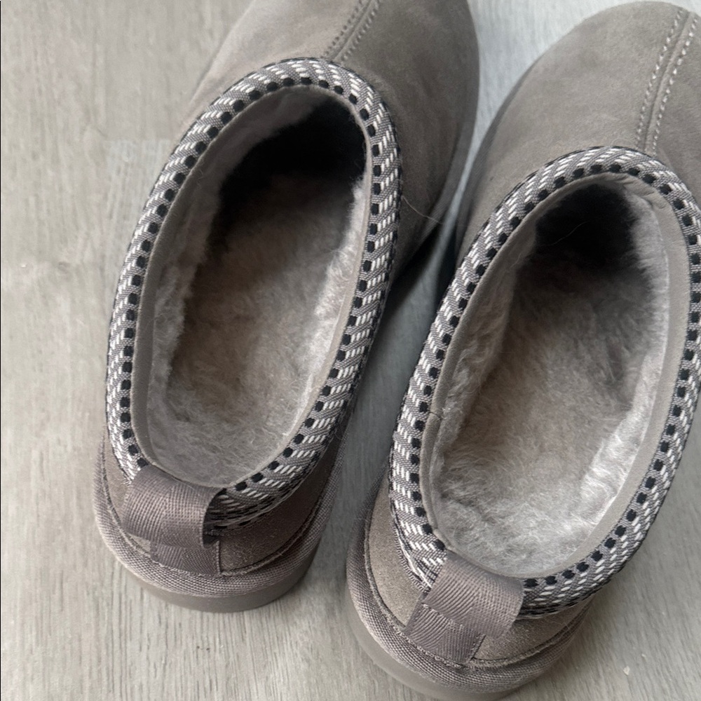 Koolaburra Gray women’s Slip-On Loafers - Picture 3 of 5